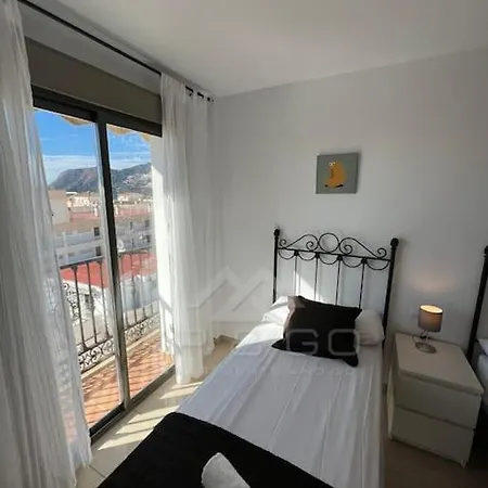 5 Square Apartment *