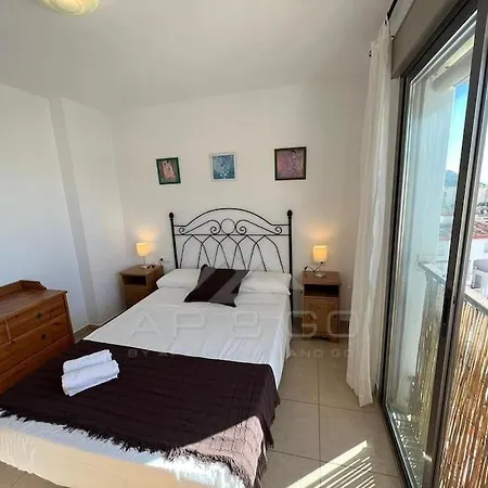 5 Square Apartment *